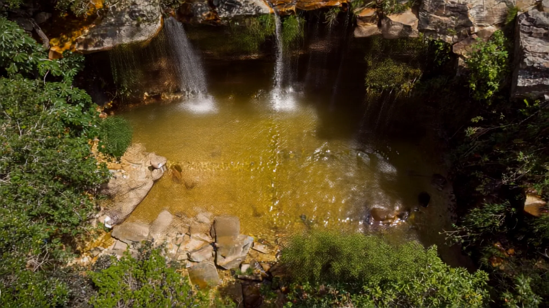 Cachoeira em São Thomé das Letras — natureza mística do destino