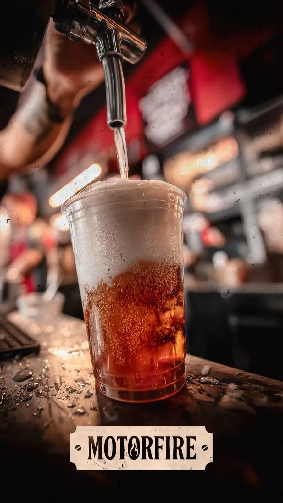 Chopp sendo servido no MOTORFIRE